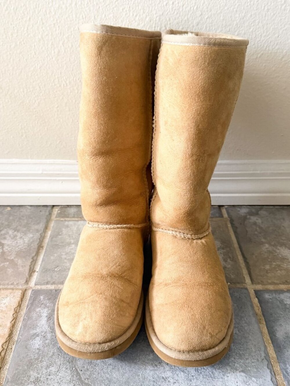 UGG Classic Tall Boots Womens 7 Chestnut Sheepskin Lined Snow Suede - Picture 3 of 9